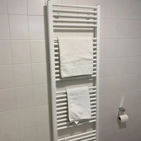 Modernes Im Zentrum Von Nuertingen, 9 *